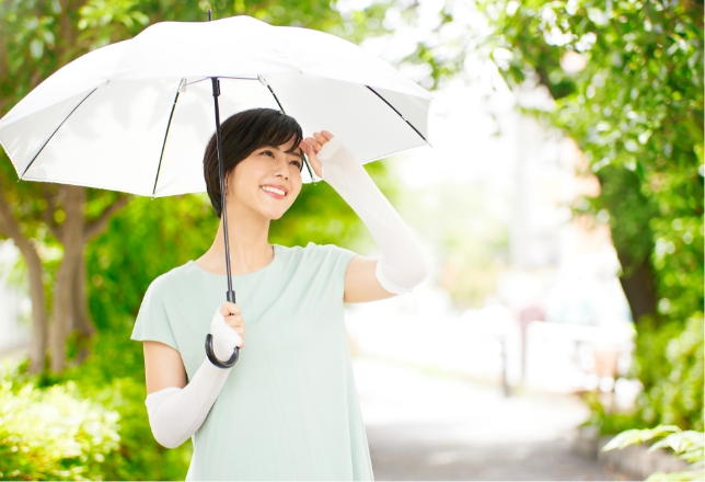 日傘を指す女性